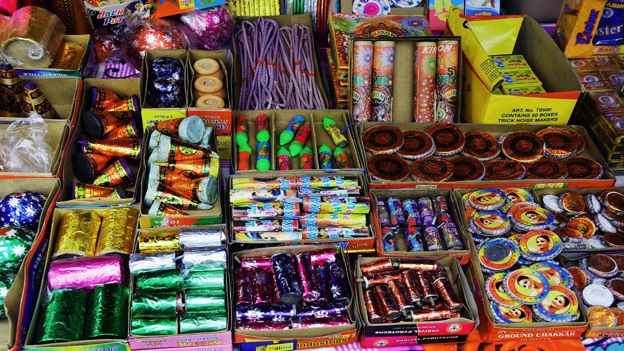 Delhi govt bans storage, sale and use of firecrackers during Diwali