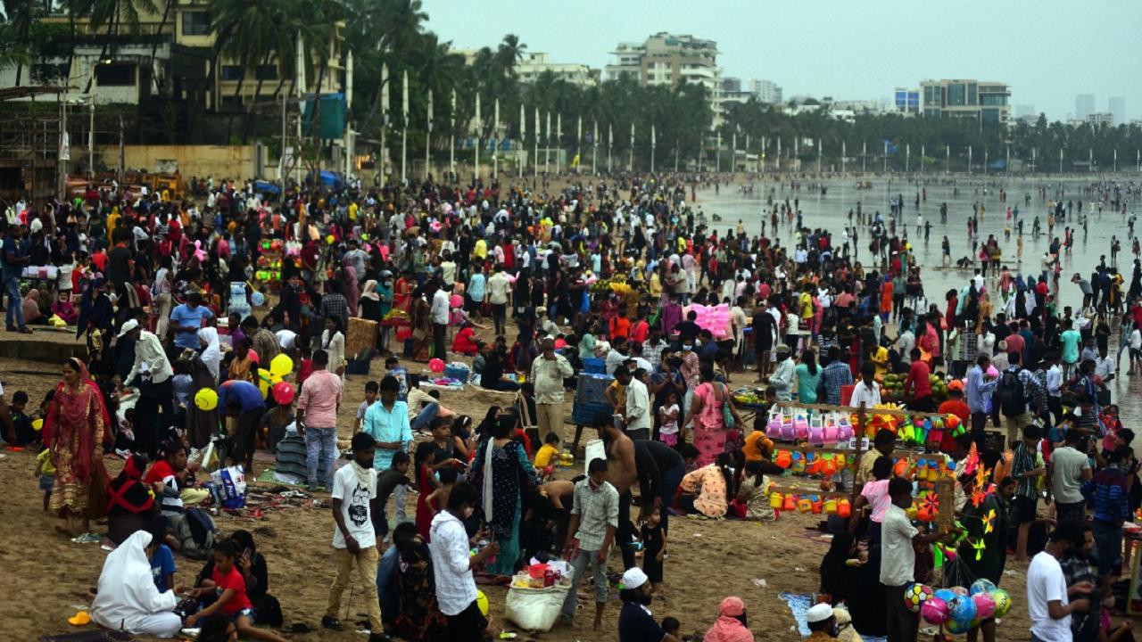 Juhu Beach. Pic/Satej Shinde