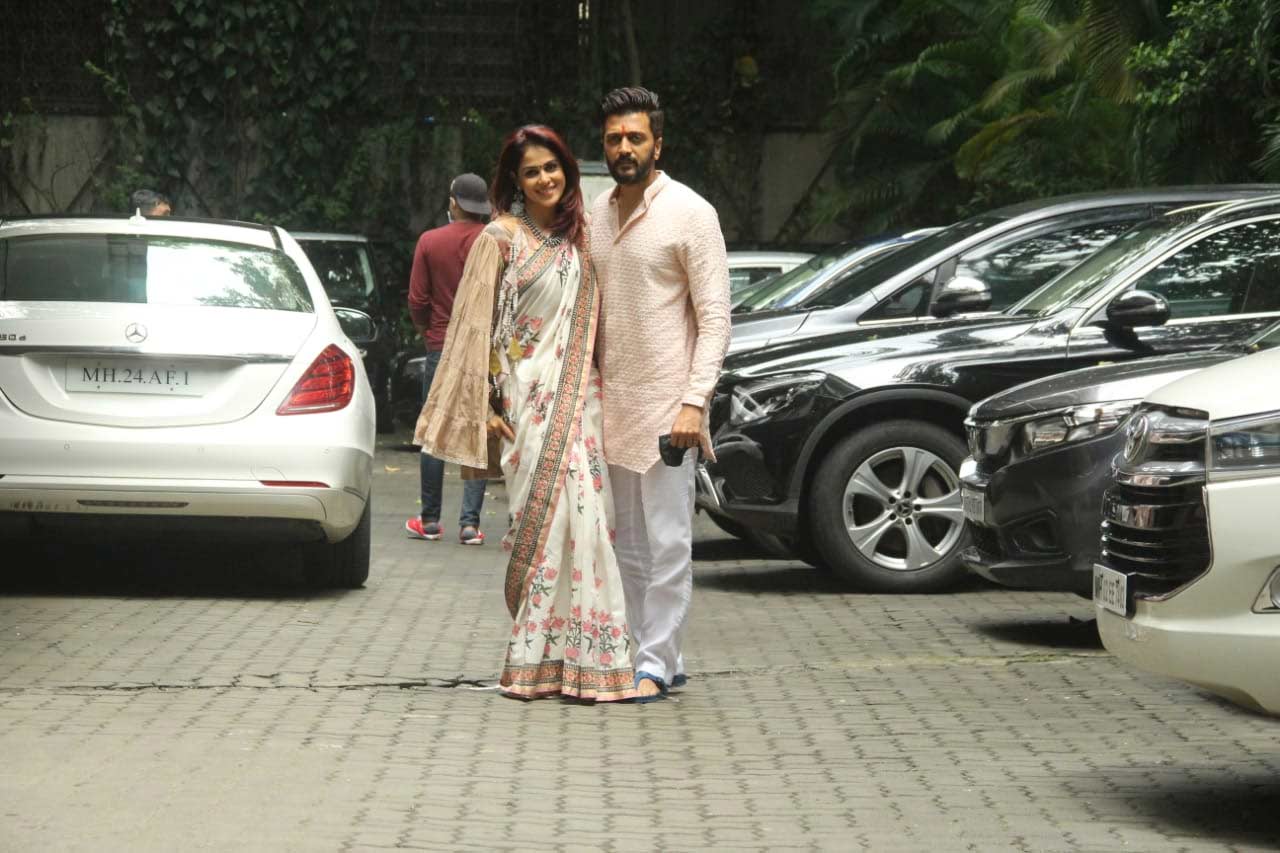 Arpita Khan Sharma, like every year, welcomed 'Ganpati' at her Bandra home. Riteish Deshmukh opted for a pastel pink Kurta for the celebration, whereas Genelia draped a floral saree for the occasion.