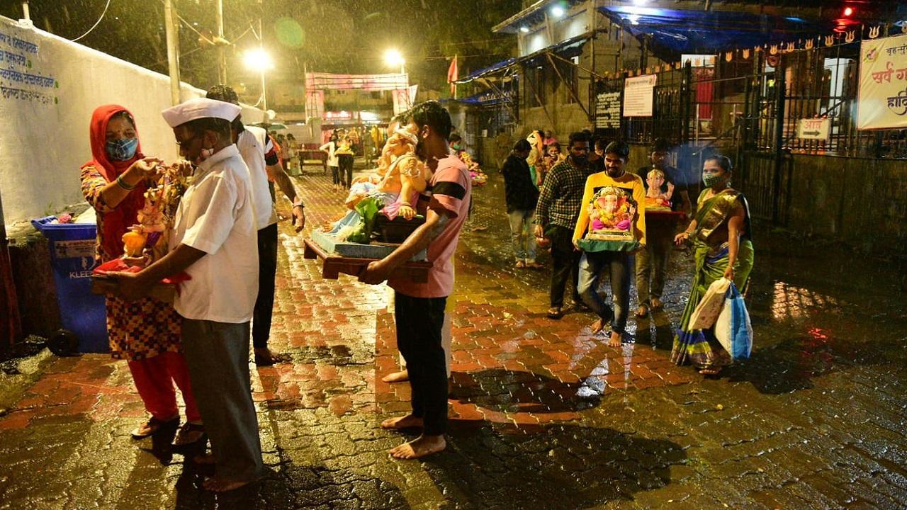 Mumbai: Over 66,000 idols immersed on 5th day of Ganpati festival