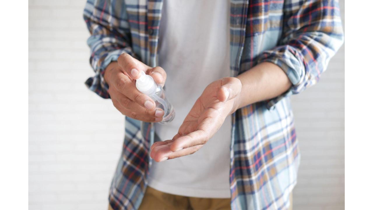 3 Reasons Why You Should Use Hand Sanitizers This Festive Season