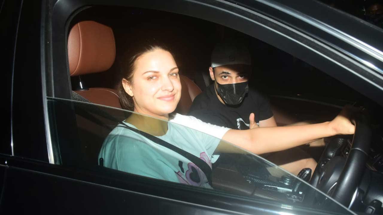 Himanshi Khurana and Asim Riaz enjoy a late night drive in the city – view pics