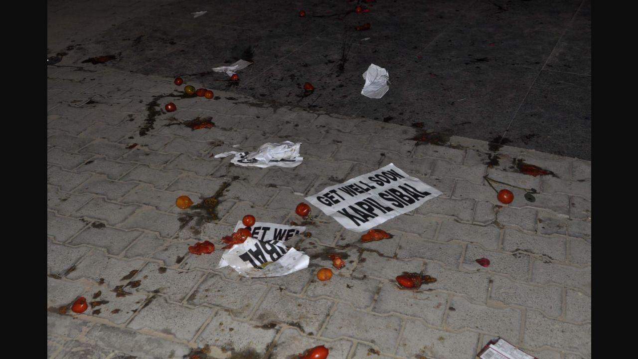 G-23 leaders condemn protest outside Kapil Sibal's house, term it 'orchestrated hooliganism'