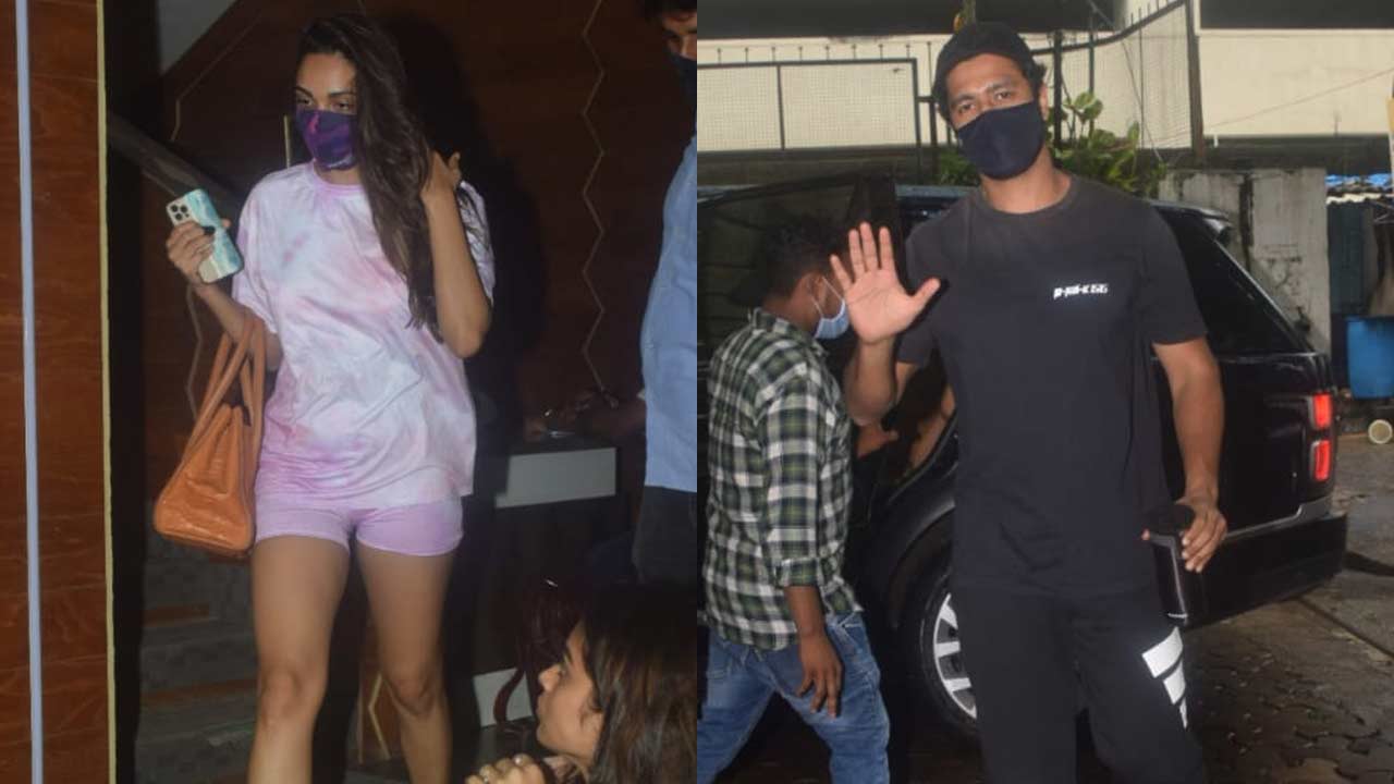 Kiara Advani and Vicky Kaushal were snapped together at a dance rehearsal in the city. On the work front, Kiara was last seen in Shershaah whereas Vicky's last outing was Bhoot – Part One: The Haunted Ship, opposite Bhumi Pednekar.