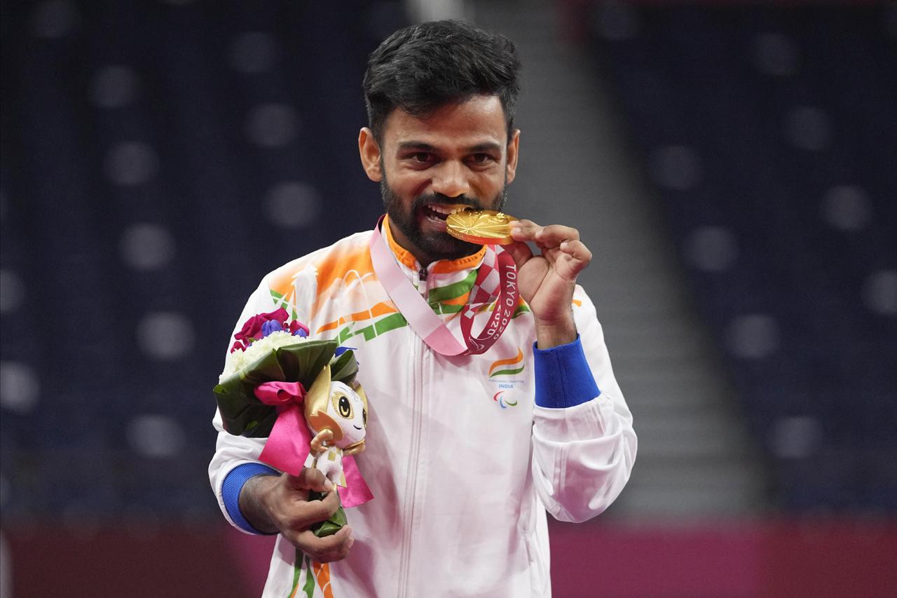 Krishna Nagar - Shuttler Krishna Nagar secured a memorable gold medal in badminton at the Tokyo Paralympics after notching a thrilling three-game win over Hong Kong's Chu Man Kai in the men's singles SH6 class final. The 22-year-old from Jaipur defeated his opponent 21-17 16-21 21-17 in the final to retain his unbeaten run at the Games