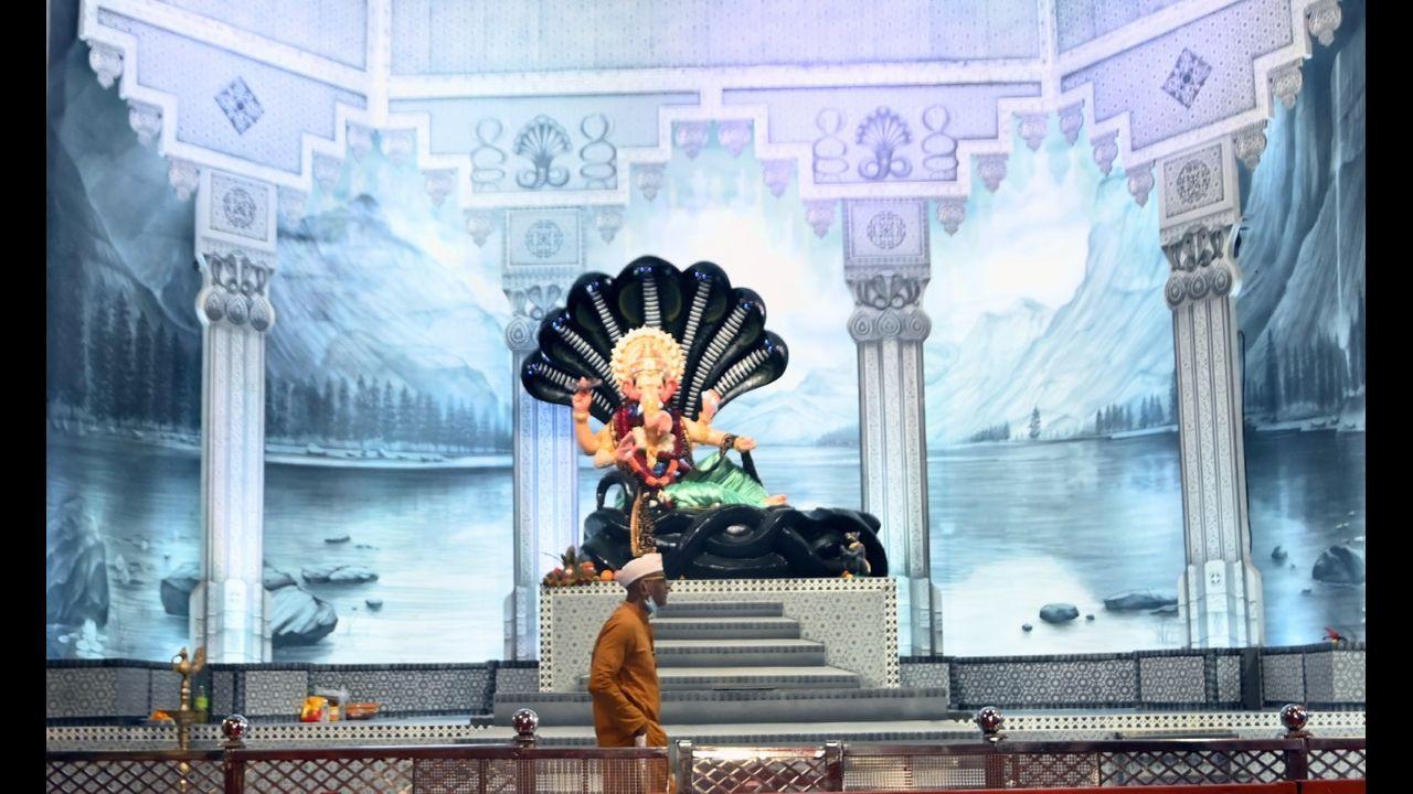 A glimpse of Lalbaugcha Raja idol of Lord Ganesha in Mumbai. Pic/Bipin Kokate