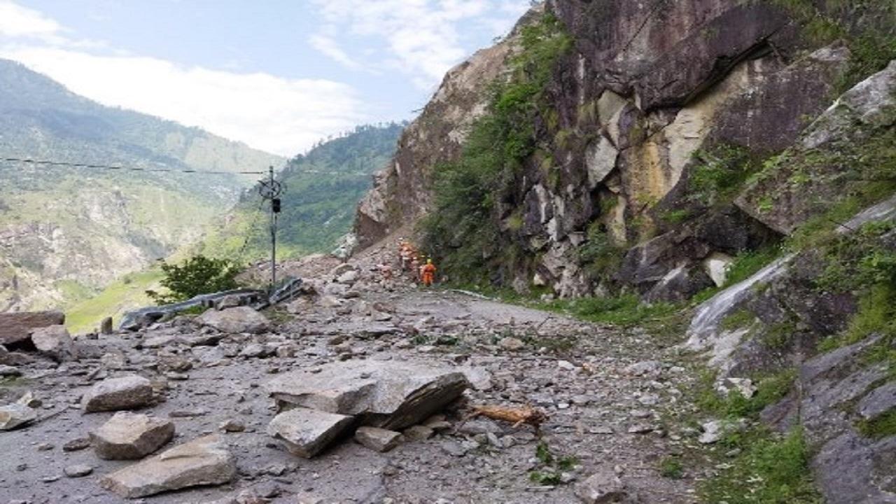 Maharashtra: Ailing woman dies on way to hospital due to road blockade after landslide