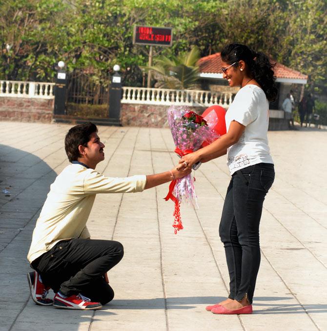 Valentine's Day, Valentine's Day in Mumbai, Valentine's Day photos, Mumbai couples, V-Day, V-Day in Mumbai, V-Day couples, Valentine's Day photos, V-Day photos