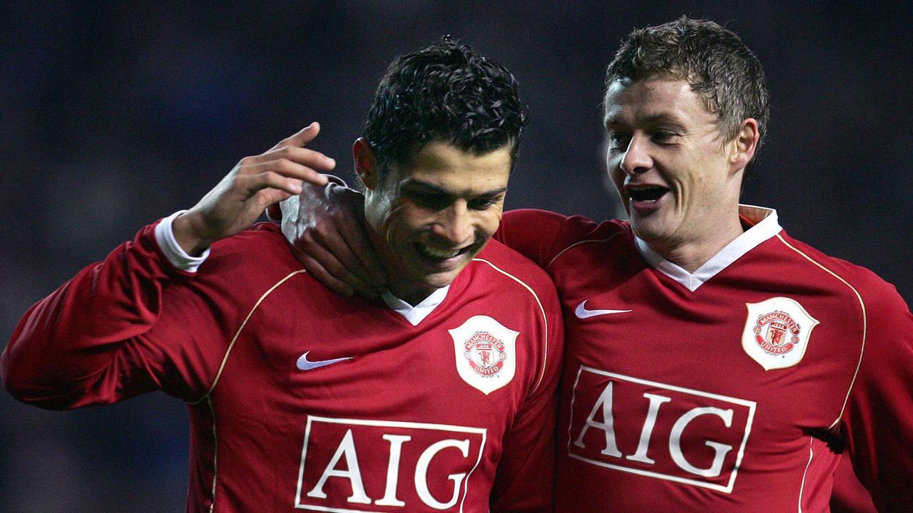 Manchester United confirm Cristiano Ronaldo signing a two-year contract