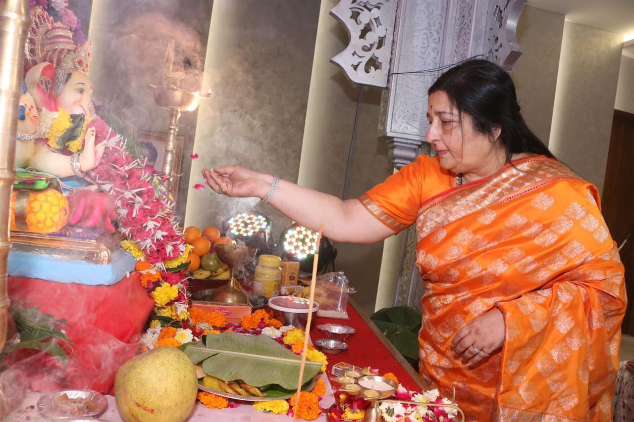 Veteran singer Anuradha Paudwal and T-Series go a long way back, they have had a working relationship of over three glorious decades. The singer has contributed to the donation of a cardiac ambulance through her organisation Suryoday Foundation.