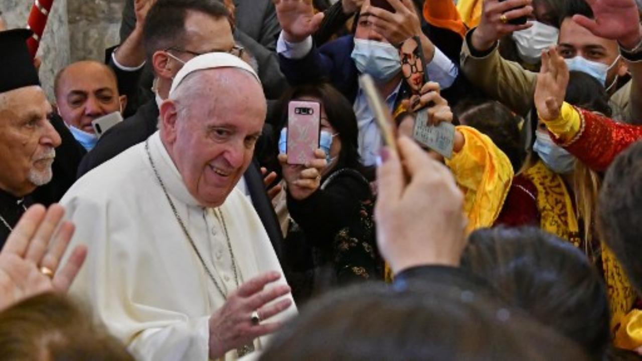 Pope Francis urges countries to take in Afghan refugees