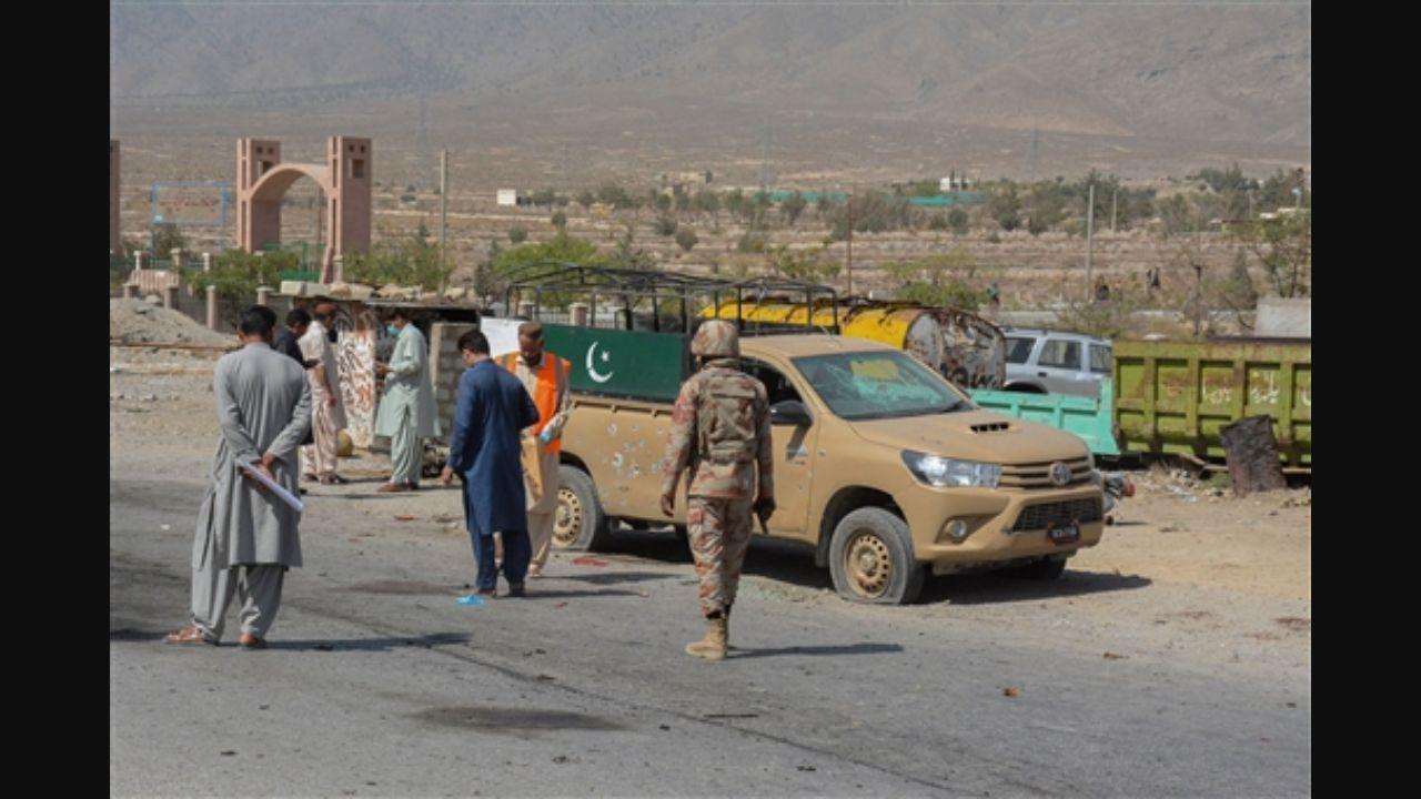 Taliban suicide bomber blows himself up in Pakistan; 4 killed, 20 injured