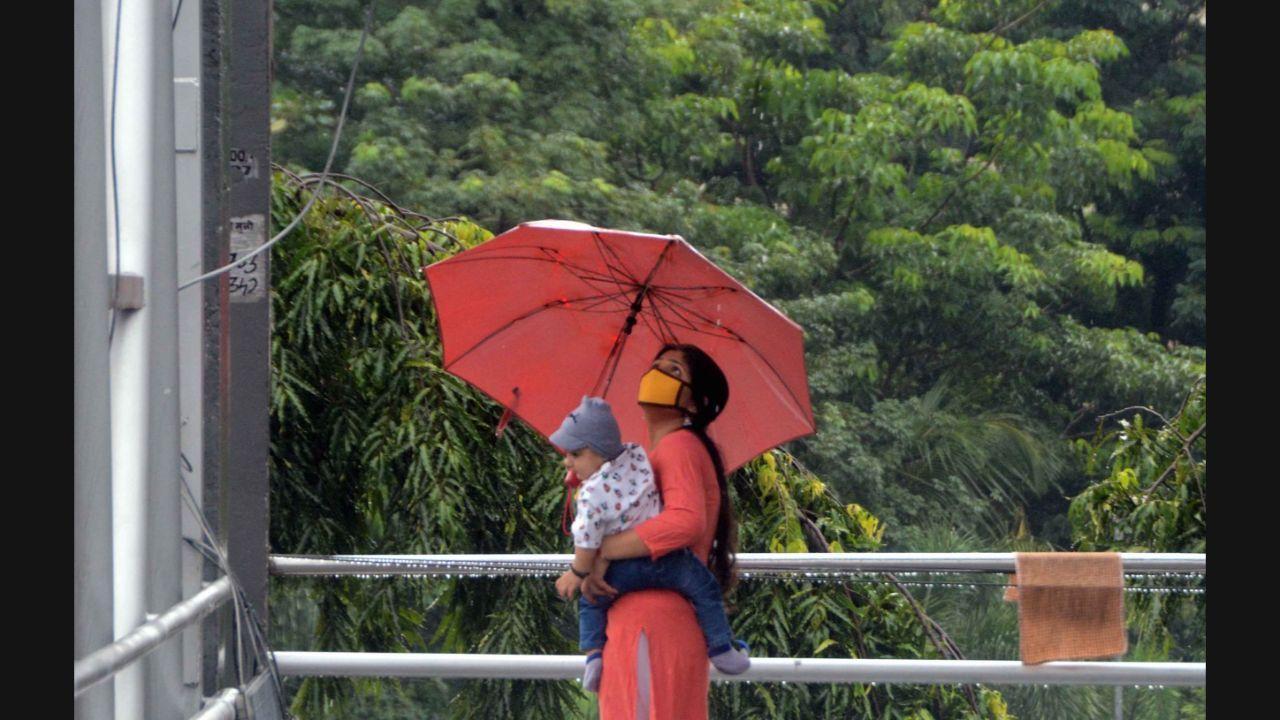 IMD forecasts light to moderate rains in Mumbai with possibility of heavy spells
