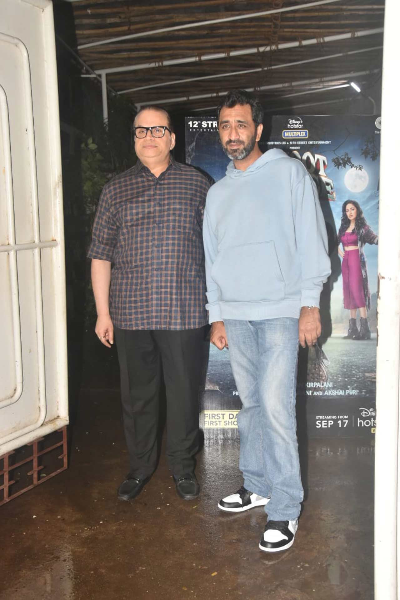 Arjun Kapoor, Saif Ali Khan were missing from the special show. It seems like the duo decided to skip the movie outing. Speaking of Saif, the actor confessed that he was not very excited about an OTT release because he feels happy with the work he has done in the movie. In picture: Ramesh Taurani with the director Akshai Puri at the screening.
