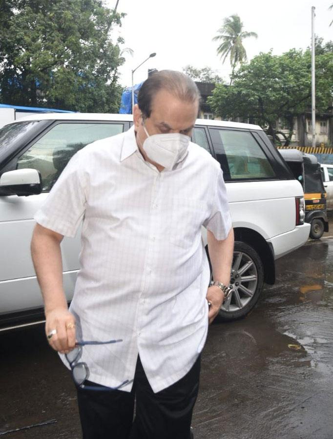 Film producer Ramesh Taurani was spotted at the actor's residence as he arrived to pay his last respects. 