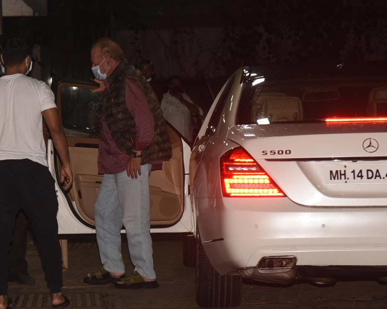 Salim Khan also arrived at Sohail Khan's Bandra residence to celebrate the festival.