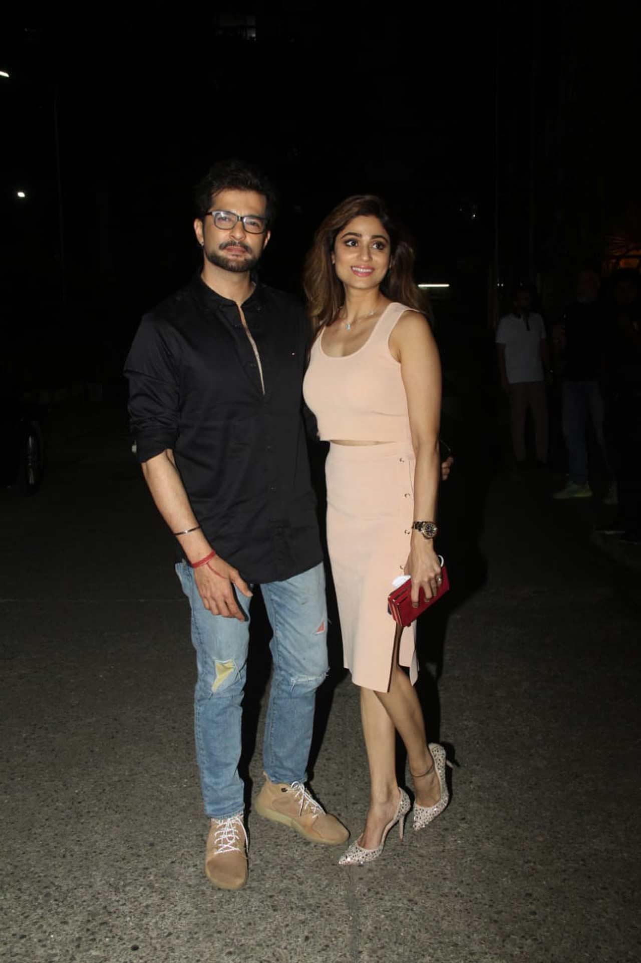 Shamita Shetty was seen wearing a beige coloured co-ord set, whereas Raqesh was seen at his casual best. 