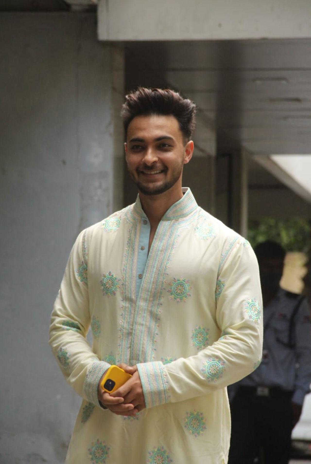 Aayush Sharma was looking dapper as he arrived in a tradional avatar at Sohail Khan's residence for Ganpati celebrations. He's also gearing up for the release of his next film 'Antim- The Final Truth' co-starring Salman Khan.