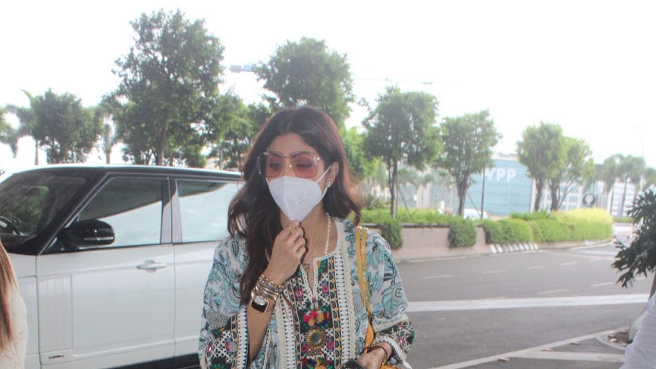 Shilpa Shetty Kundra offers prayers at Mata Vaishno Devi amid husband's ongoing case