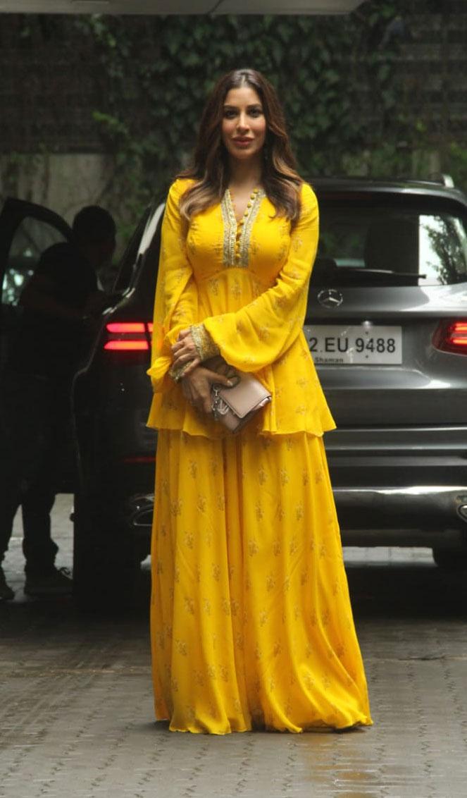 Sophie Choudry looked radiant in a yellow tradional outfit. She was also clicked at Aayush Sharma's residence.