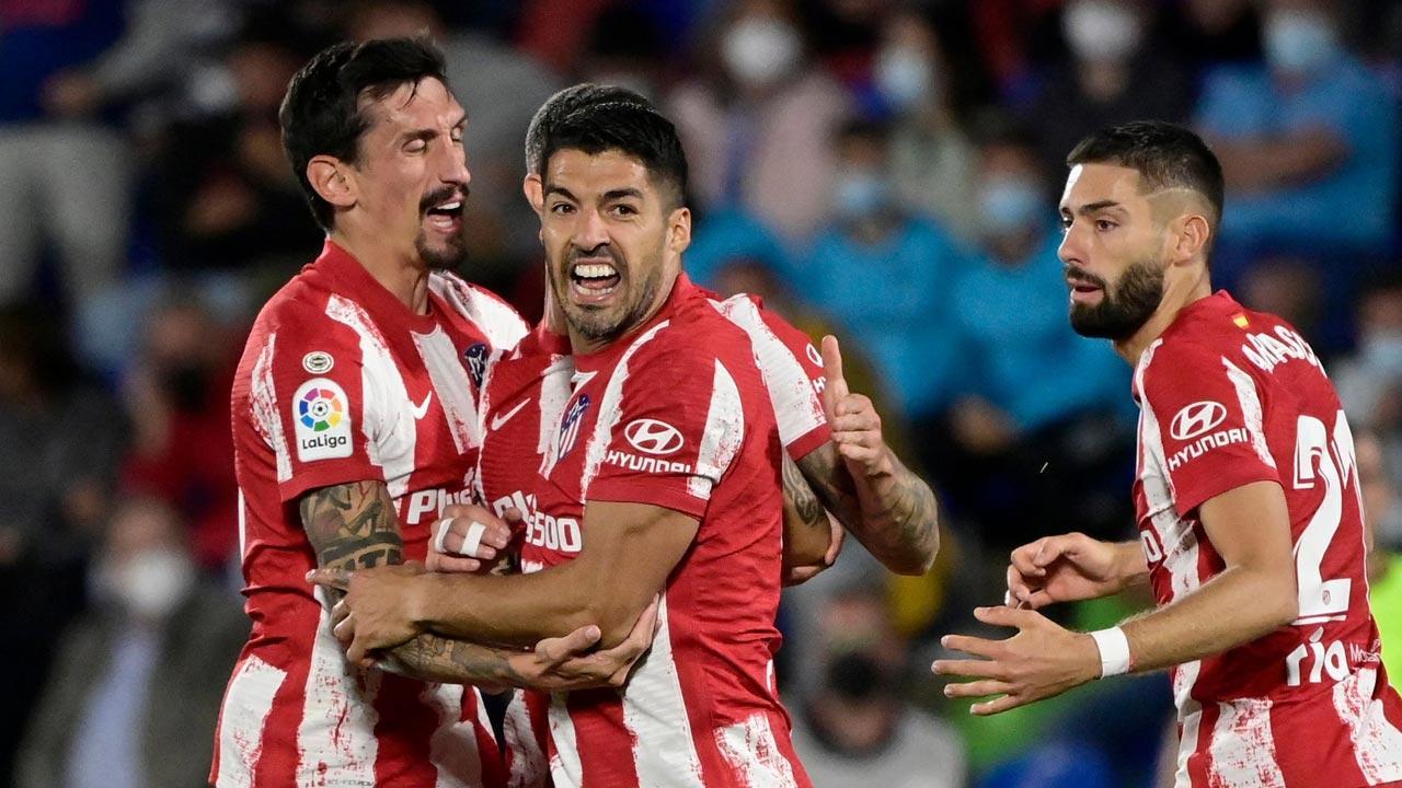 Luis Suarez brace lifts Atletico Madrid back to top of La Liga