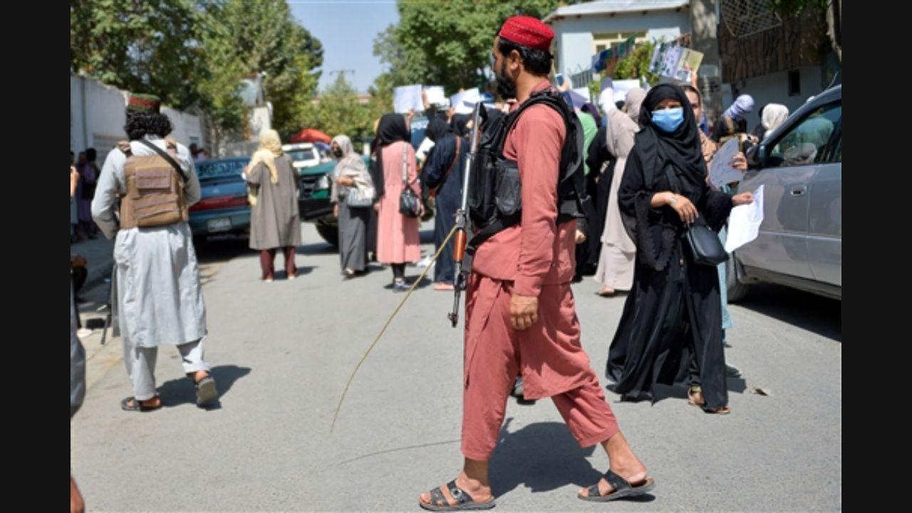 Taliban disperse Kabul rally, arrest journalists
