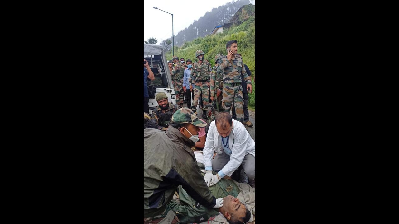 Army Commander, Northern Command, and all other ranks salute the bravehearts who made the supreme sacrifice in the line of duty on 21 September 2021 at Patnitop and offer deepest condolences to their families, the Army's Northern Command said. Pic/Pallav Paliwal
