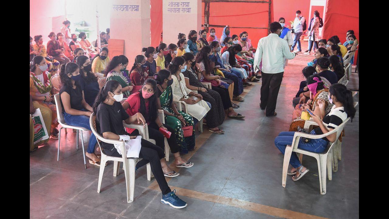 The BMC has urged citizens to carry the certificate of the first dose to the vaccination centres. Pic/PTI