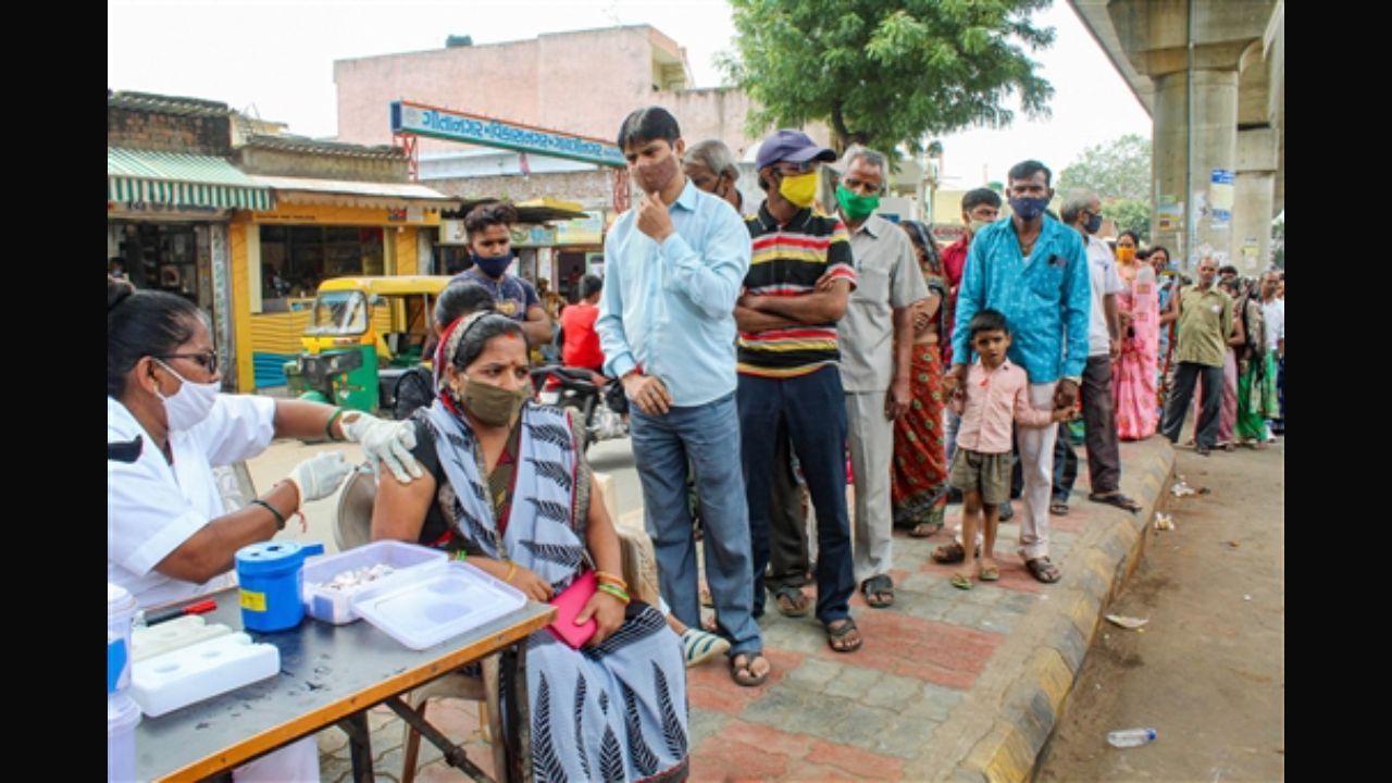 According to the health ministry, India took 85 days to touch the 10-crore vaccination mark, 45 more days to cross the 20-crore mark and 29 more days to reach the 30-crore mark. Pic/PTI