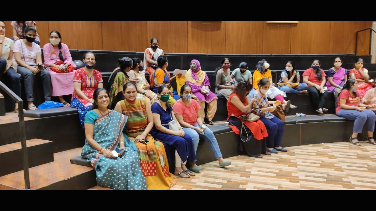 BMC conducted a special Covid-19 vaccination drive for women. The campaign took place in all 24 wards of the city on September 17. Pic/Nimesh Dave BMC conducted a special Covid-19 vaccination drive for women. The campaign took place in all 24 wards of the city on September 17. Pic/Nimesh Dave