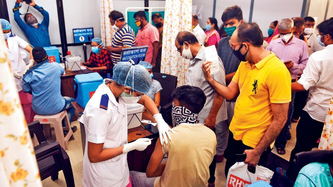 Over 300 Mumbaikars getting vaccinated per minute against Covid-19: Maharashtra govt