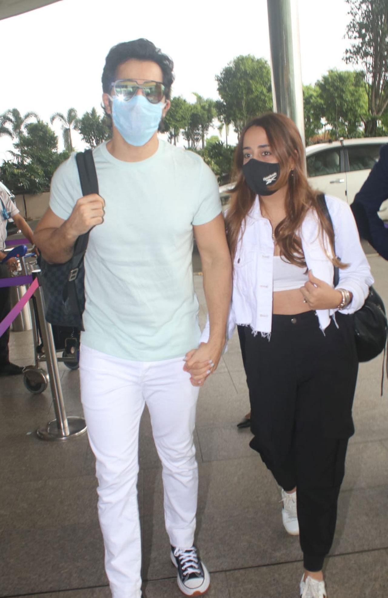 Varun Dhawan and Natasha Dalal were clicked together at the airport. Despite the Covid-19 restrictions, the couple had a big, fat Indian wedding and the only people from Bollywood that fans could spot were Karan Johar, Kunal Kohli, and Shashank Khaitan.