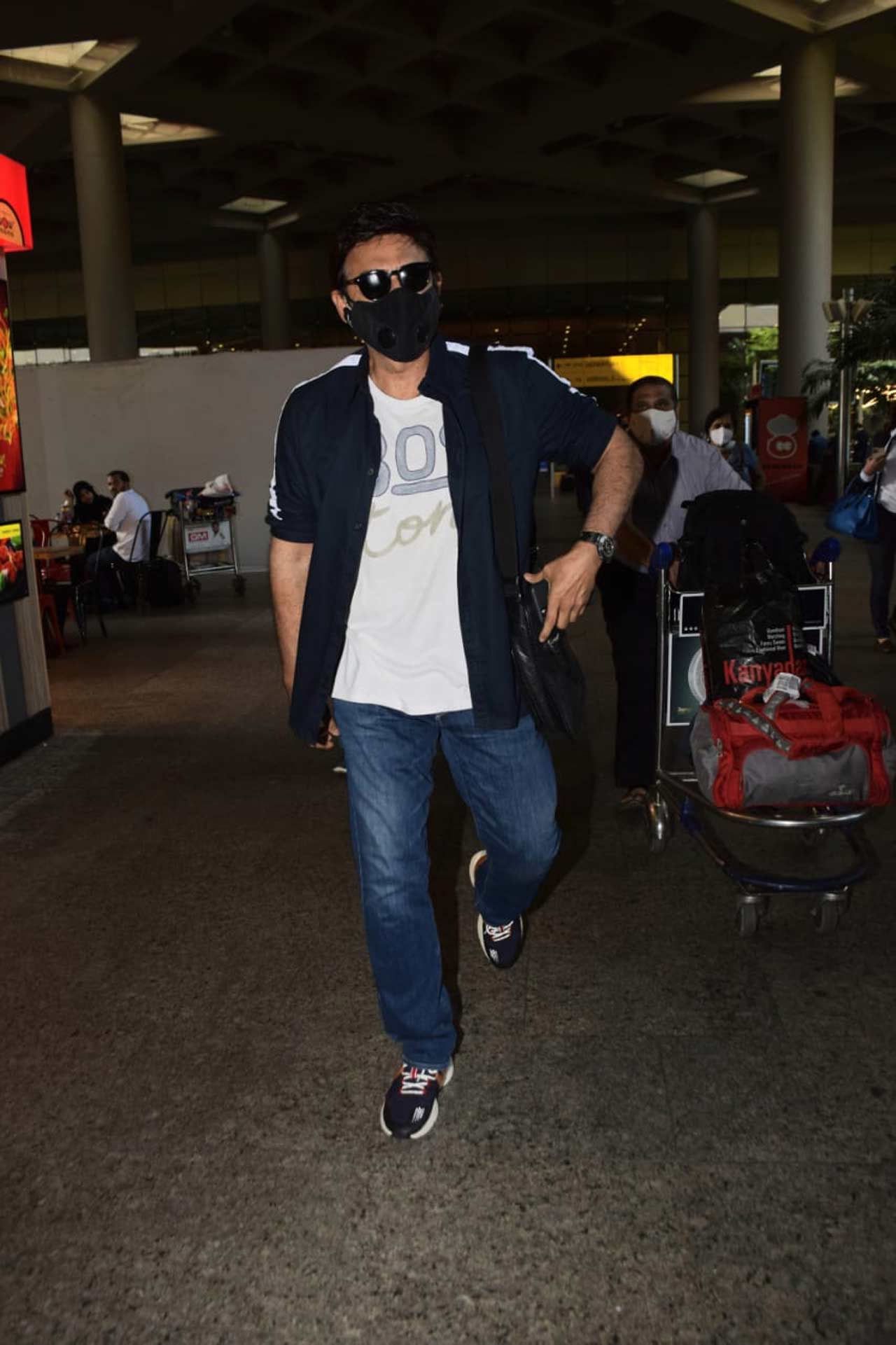 Venkatesh Daggubati was also spotted at the Mumbai airport at her casual best. Speaking about his upcoming project, the actor is all set to share with screen space with Taapsee Pannu in Annabelle Sethupathi.