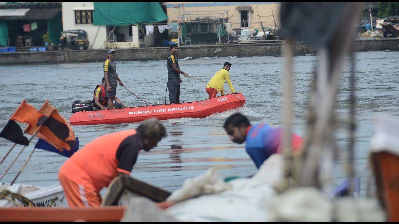 The local lifeguard and Versova villagers managed to rescue two boys from the swirling creek waters before the Mumbai Fire Brigade reached and they were rushed to the R.N. Cooper Hospital at Juhu. Pic/Sayyed Sameer Abedi