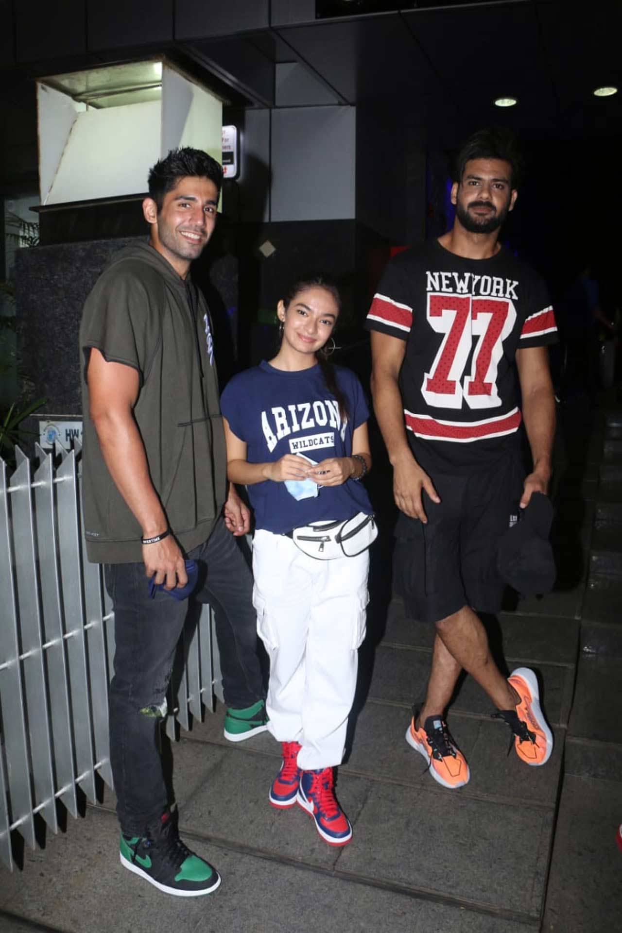 Anushka Sen was clicked with Varun Sood and Vishal Aditya Singh at a popular restaurant in Bandra, Mumbai.