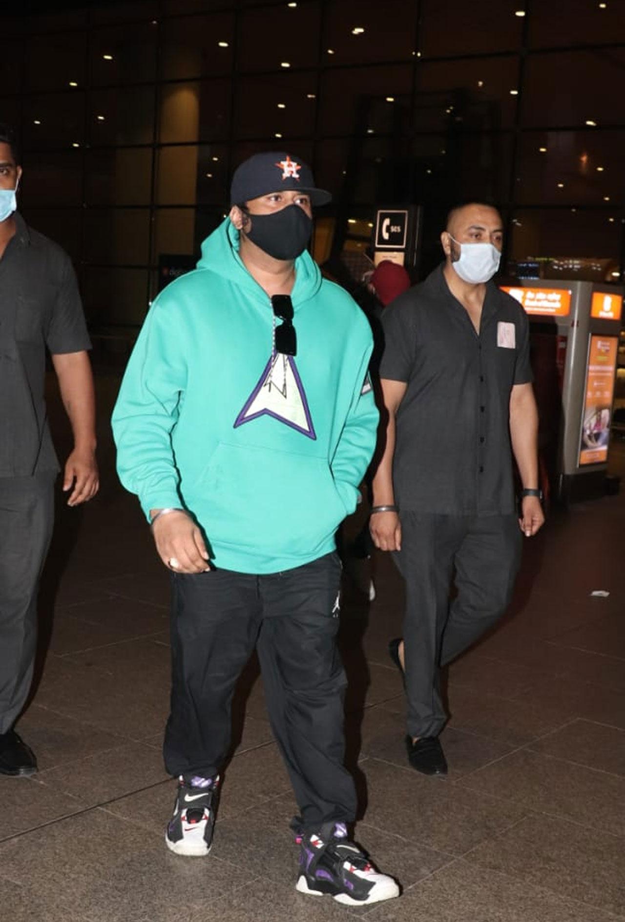 Yo Yo Honey Singh was clicked by the paps after a long time. He recently broke silence on domestic abuse allegations by his wife. On his Instagram, the singer-rapper in the statement wrote, 