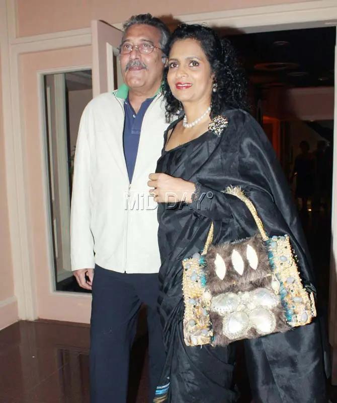Vinod Khanna with his wife Vinod Khanna with his wife