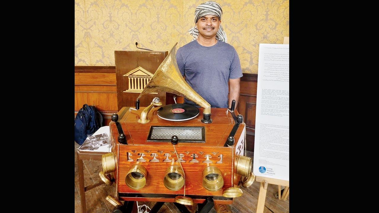 Aslam Saiyad’s bioscope helps make this a portable exhibition that he can take to the streets