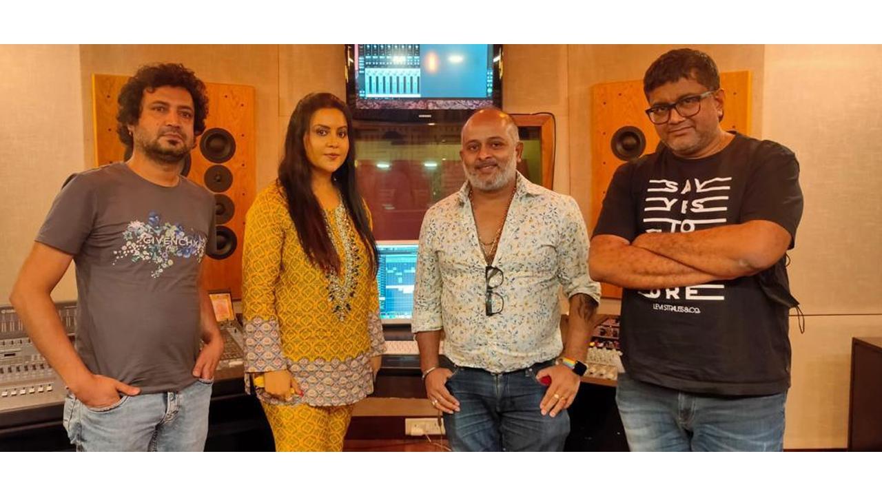 Amruta Fadnavis Lends Her Voice For 'Viral Village'..!!