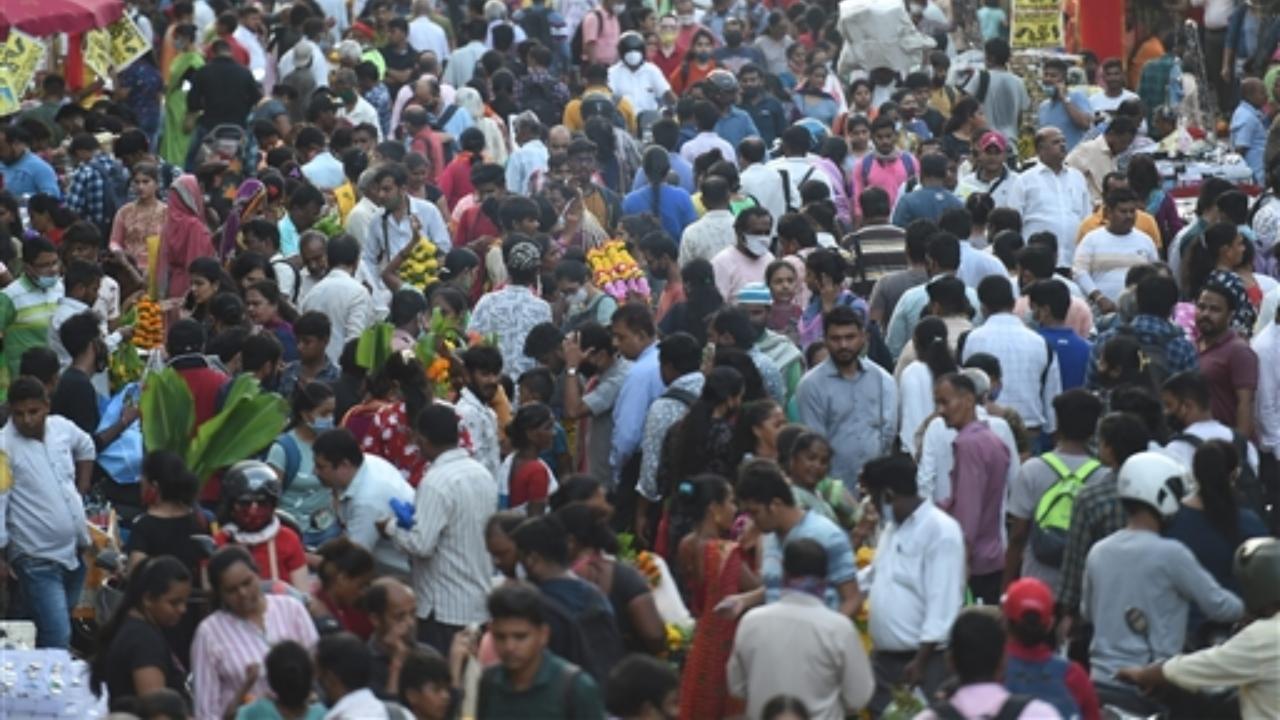 Locals gather to shop outside the Dadar Station for the upcoming 'Gudi Padwa' festival, in Mumbai. Pic/PTI