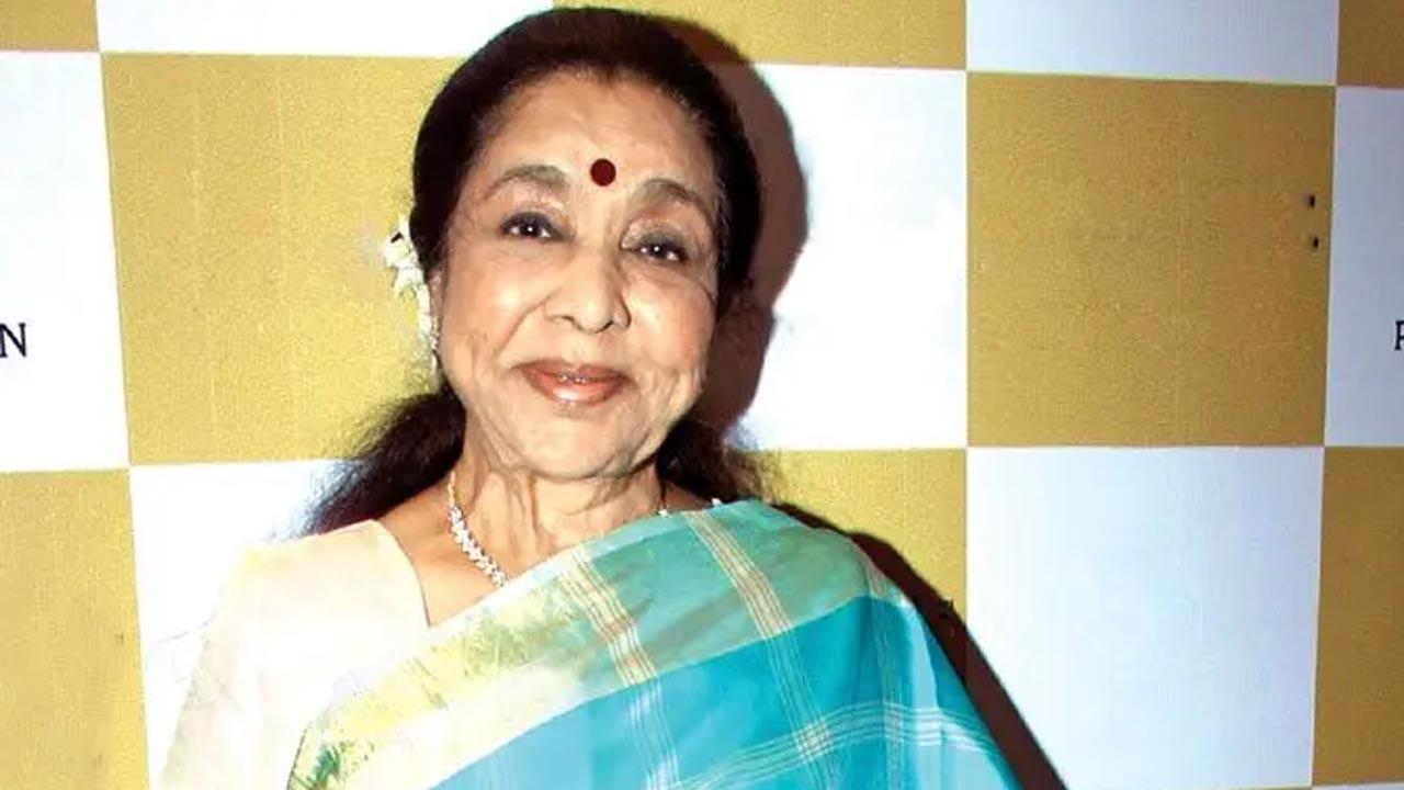 Asha Bhosle recalls how Lata Mangeshkar once worked despite suffering from 104-degree fever