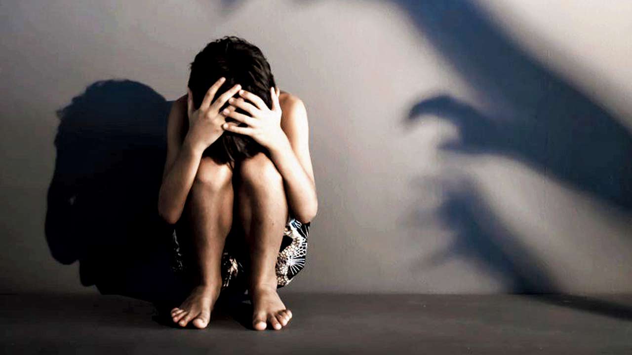 A teacher found the girl crying and called the police. Representation pic