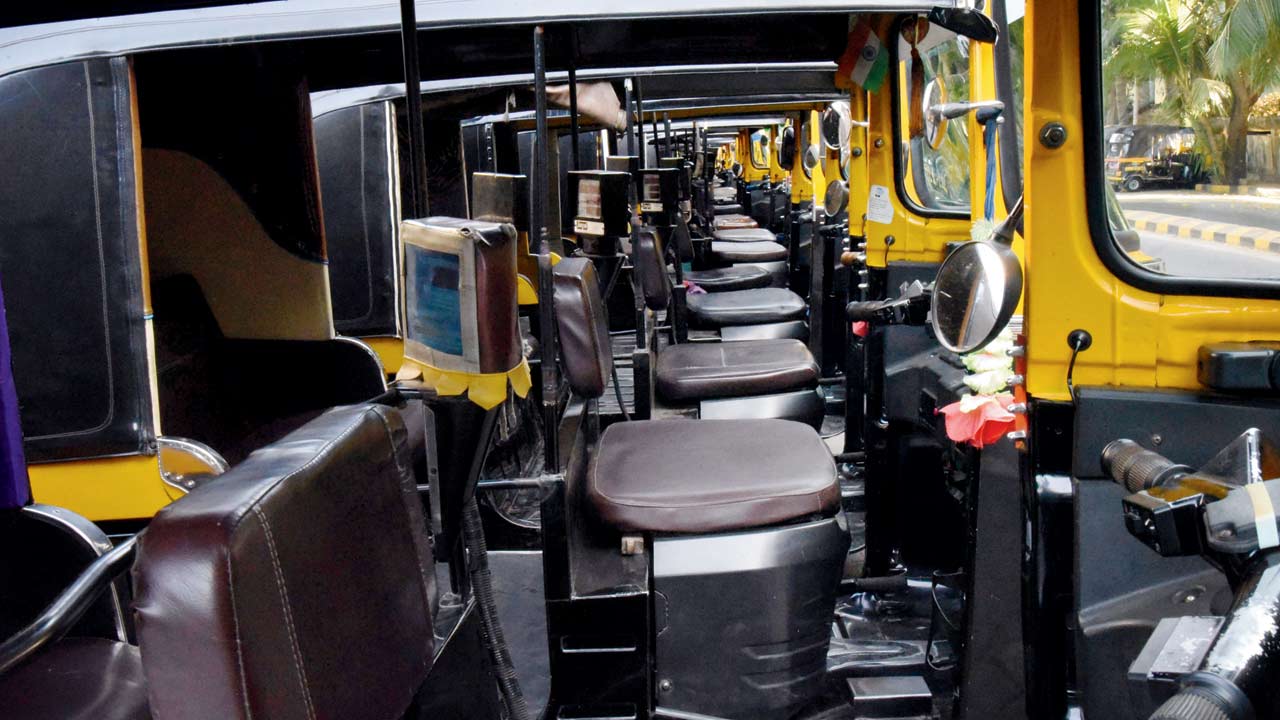 Autorickshaws parked on a city road. Cops said the accused would keep an eye on such autos for a few days before stealing them. File pic