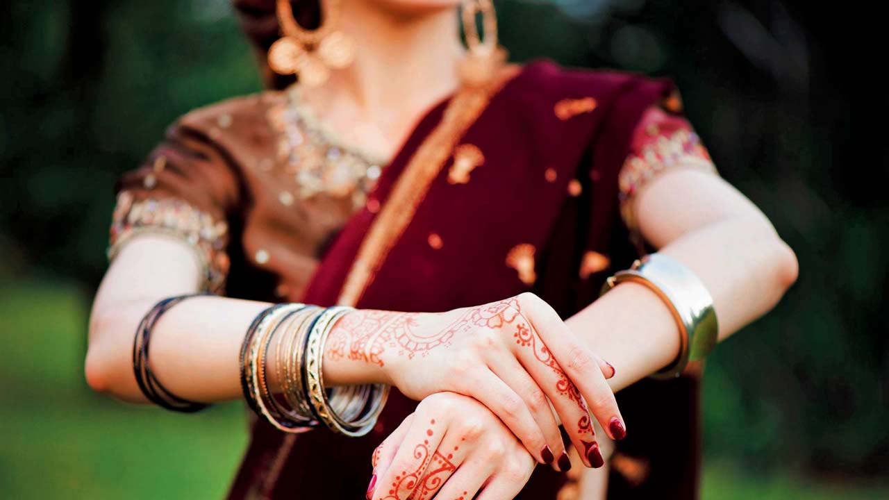 The woman was wearing all the jewellery she got at the wedding when she left the house. Representation pic