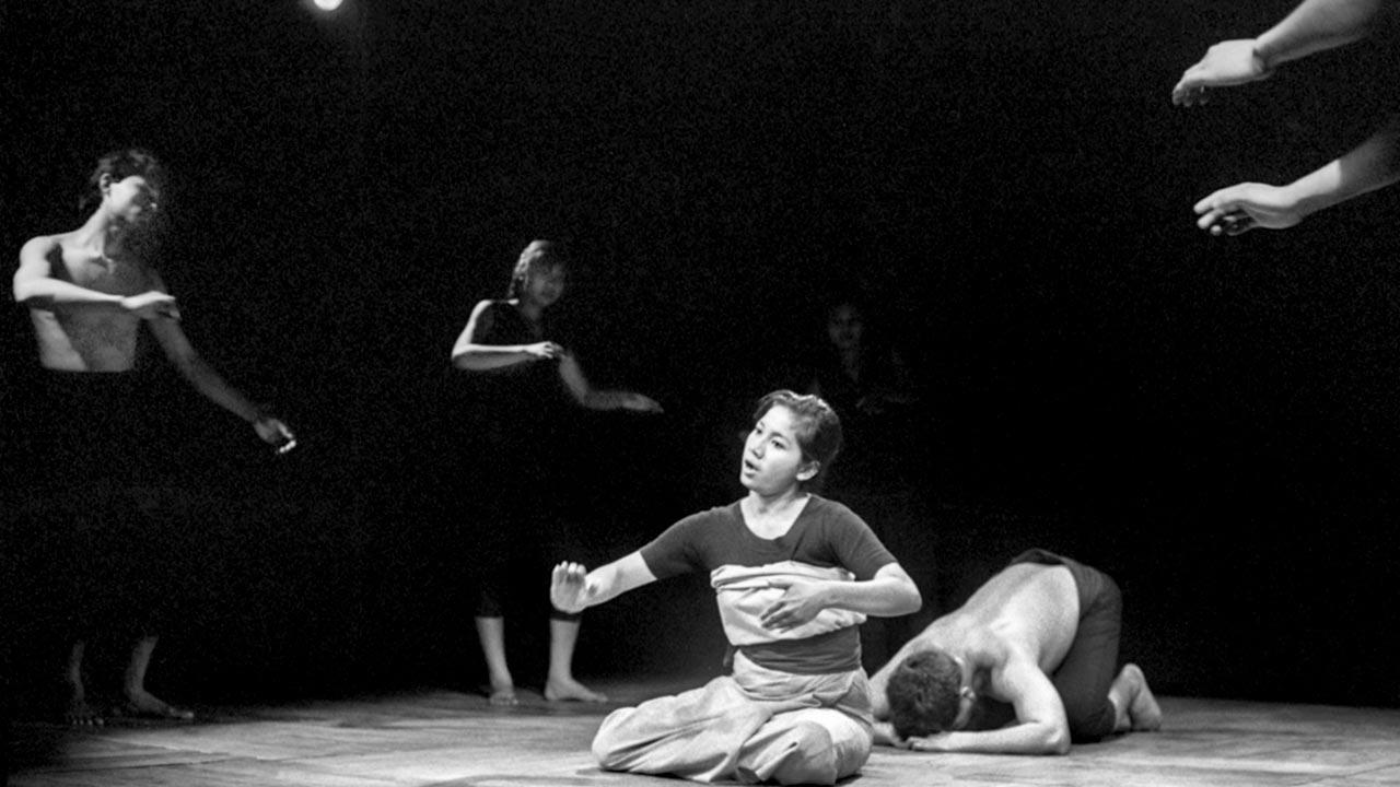 Performers on stage captured unconstrained by the conventions of the ‘still image’. Pics courtesy/Naveen Kishore from The Epic and the Elusive