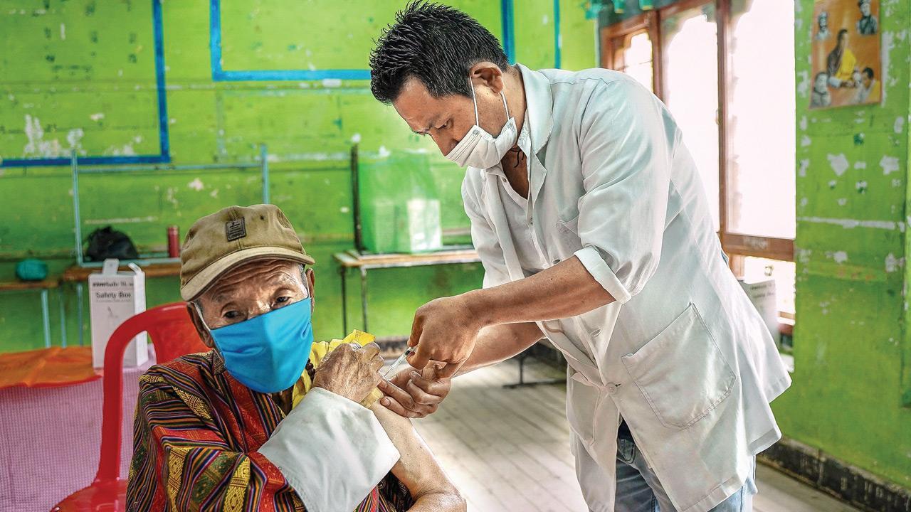 Amid rising Covid cases, Delhi govt makes precautionary dose free for beneficiaries aged 18-59