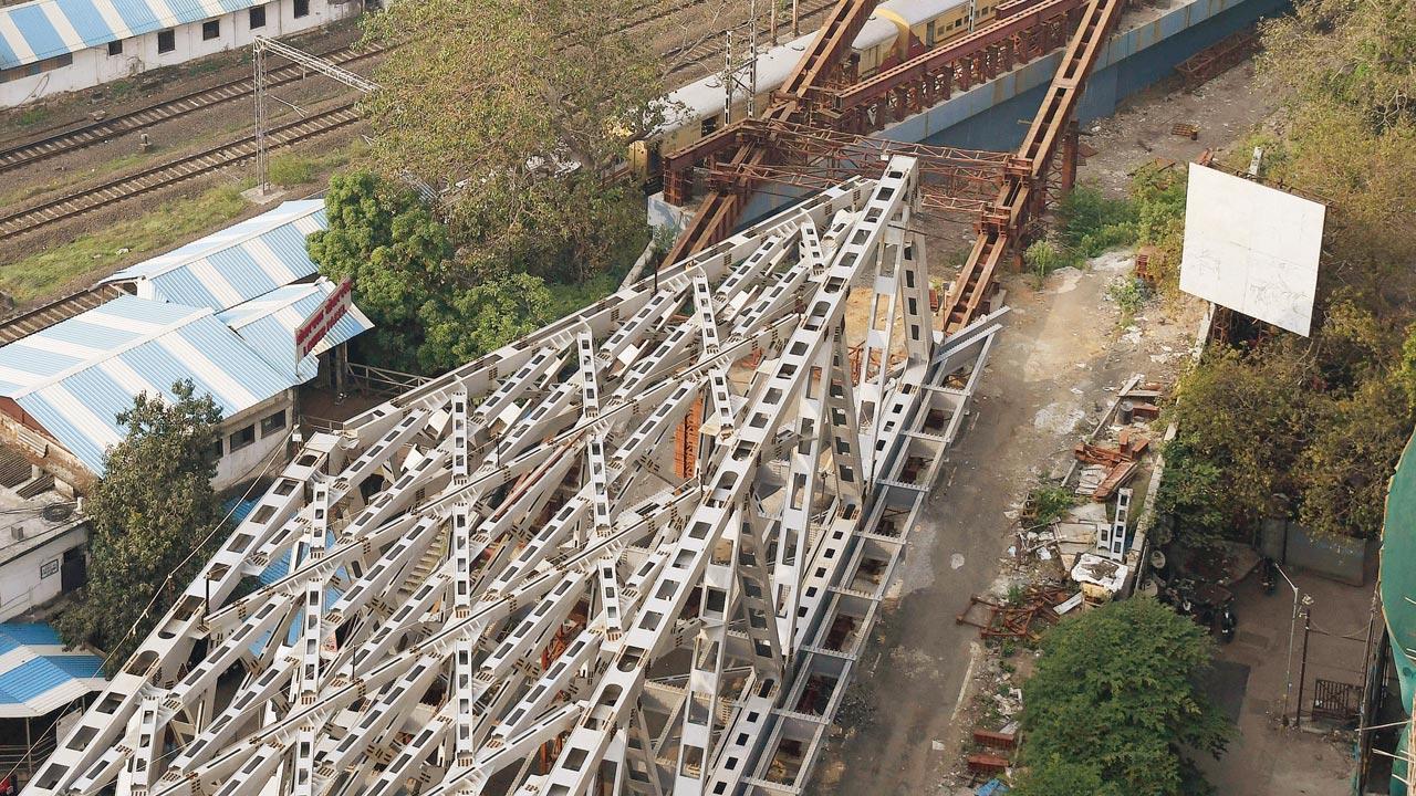 Mumbai: Delisle Road bridge won’t be ready next year either