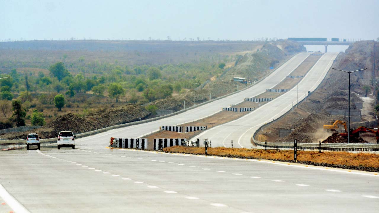 The Nagpur-Mumbai super communication expressway named the Hindu Hrudaysamrat Balasaheb Thackeray Maharashtra Samruddhi Mahamarg, will be inaugurated by Chief Minister Uddhav Thackeray. Pic/Sameer Markande