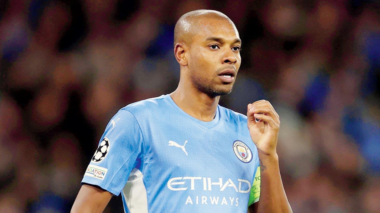 Fernandinho surprises Pep by announcing exit