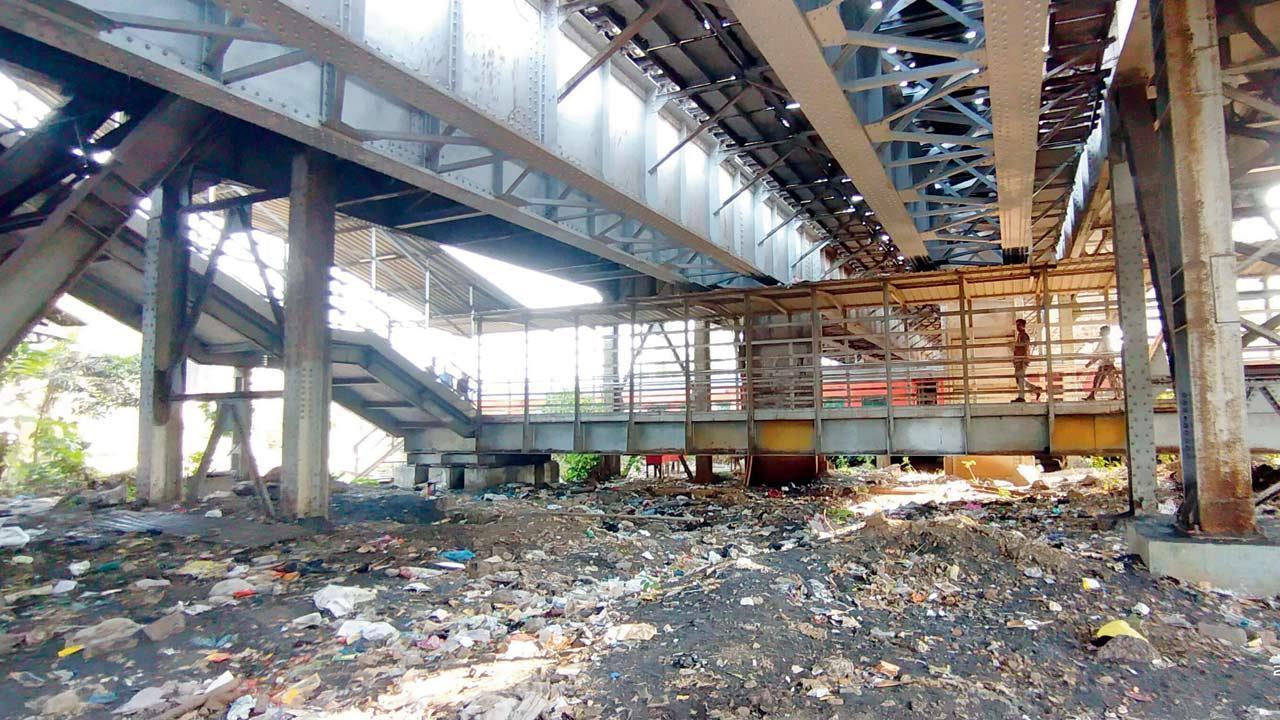 Mumbai gets its first foot underbridge at Sandhurst Road station